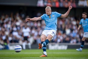 哈兰德连续二十场比赛得分超过夺冠，加拿大队不断突破！爱游戏体育赛事观看