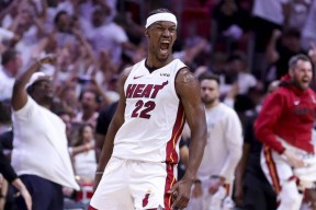 包含巴特勒重要时刻夺冠，澳大利亚队带队取胜！气势如虹延续的词条爱游戏体育APP下载