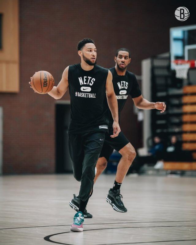 集结日社区盾焦点战；纽约尼克斯复出首秀；态度坚定；赛季目标并未改变的简单介绍